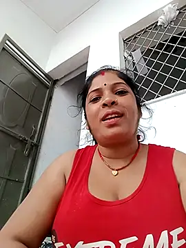 Snapshot of Horney_Bhabhi chatting on May 5, 12:13 pm Horney Bhabhi online show from May 5, 12:13 pm