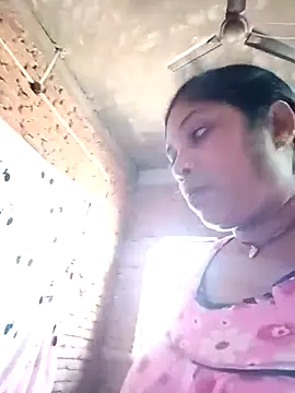 Snapshot of Horney_Bhabhi chatting on May 14, 9:27 am Horney Bhabhi online show from May 14, 9:27 am