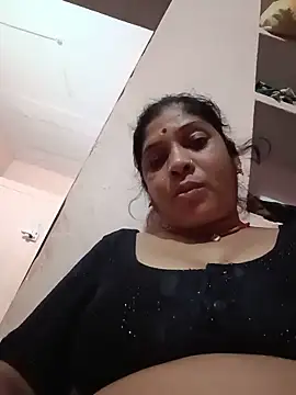 Snapshot of Horney_Bhabhi chatting on May 28, 5:21 pm Horney Bhabhi online show from May 28, 5:21 pm