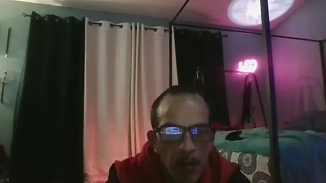 Snapshot of bellaskeykeeper chatting on February 9, 9:02 am bellaskeykeeper online show from February 9, 9:02 am