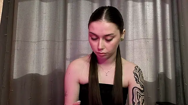 Snapshot of bellarison chatting on April 23, 12:29 pm bellarison online show from April 23, 12:29 pm