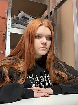 Snapshot of purple-hornet chatting on February 8, 10:29 am purple-hornet online show from February 8, 10:29 am