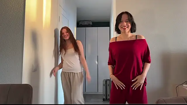 lunamuna  online show from February 5, 1:49 pm