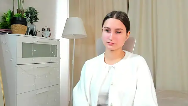 Snapshot of LouieCathcart chatting on February 8, 7:56 am LouieCathcart online show from February 8, 7:56 am