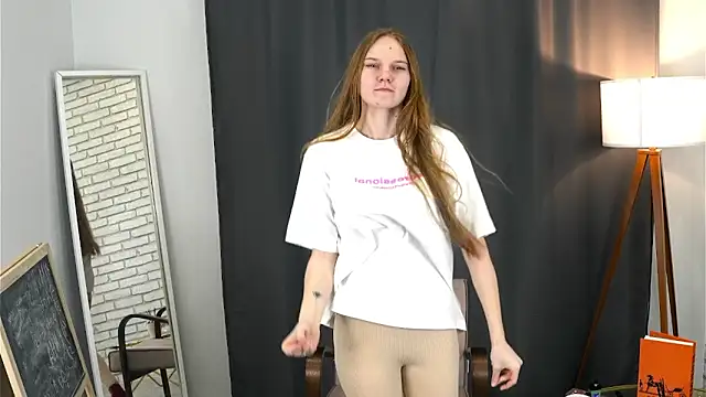 Snapshot of JanuaryTorra chatting on February 16, 11:50 am JanuaryTorra online show from February 16, 11:50 am