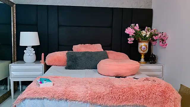 Snapshot of MaraGrief_ chatting on February 17, 12:01 pm MaraGrief online show from February 17, 12:01 pm