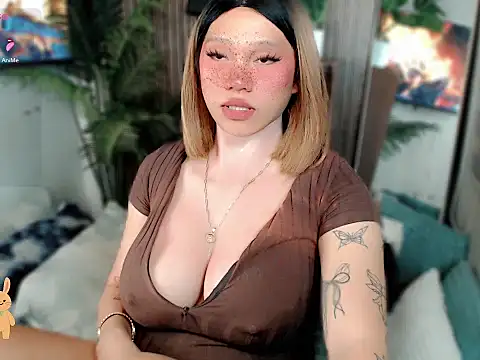 Kelly Mckinney online show from February 10, 7:45 am