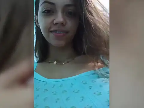 Snapshot of AlineRocha chatting on February 6, 1:10 am AlineRocha online show from February 6, 1:10 am