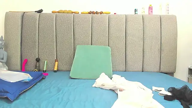 Giselle James online show from March 11, 7:53 pm