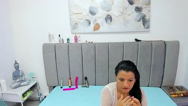 Giselle James online show from March 21, 8:12 pm