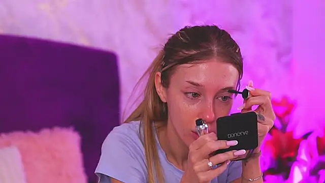 EllinaNuria online show from February 24, 4:32 am