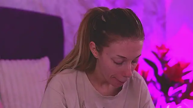 EllinaNuria online show from March 19, 4:27 am