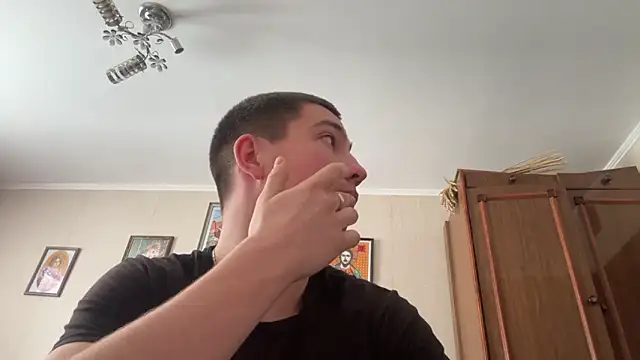 Snapshot of MoonlightVera chatting on February 18, 9:05 am MoonlightVera online show from February 18, 9:05 am