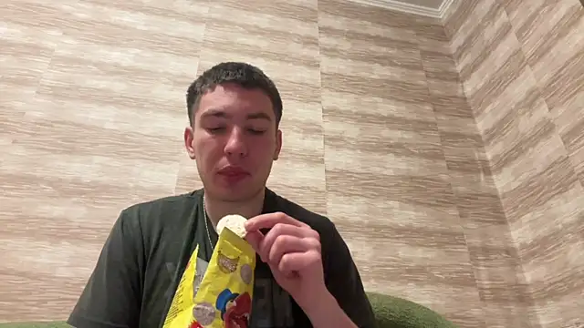 Snapshot of MoonlightVera chatting on March 23, 8:24 pm MoonlightVera online show from March 23, 8:24 pm