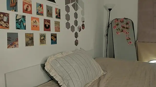 Snapshot of CalmFever chatting on March 13, 8:26 pm CalmFever online show from March 13, 8:26 pm