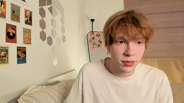 Snapshot of CalmFever chatting on March 16, 8:35 pm CalmFever online show from March 16, 8:35 pm