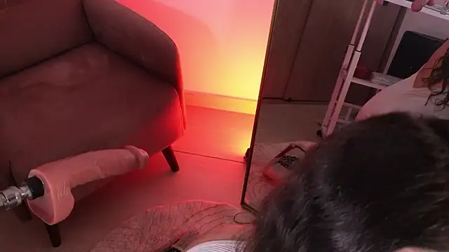 Snapshot of lara_bombshell_ chatting on March 15, 2:06 am lara bombshell online show from March 15, 2:06 am