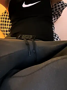 Snapshot of miiich86 chatting on March 10, 4:28 am miiich86 online show from March 10, 4:28 am