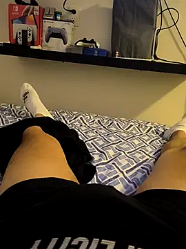 Snapshot of miiich86 chatting on March 24, 2:05 am miiich86 online show from March 24, 2:05 am