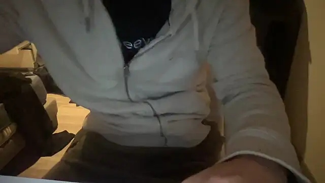 Snapshot of raoulbtnbois chatting on February 18, 1:40 pm raoulbtnbois online show from February 18, 1:40 pm