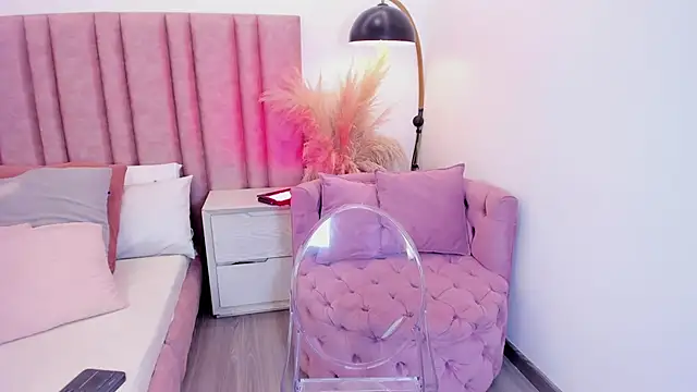 im lily  online show from May 13, 12:57 pm