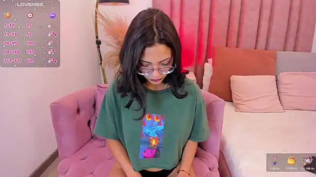 im lily  online show from May 20, 1:39 pm