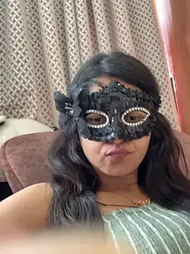 Snapshot of raavigirl chatting on May 7, 10:42 am raavigirl online show from May 7, 10:42 am