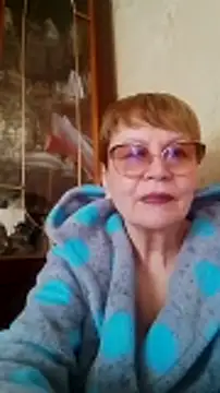 Snapshot of SophieBurns chatting on April 10, 10:31 am SophieBurns online show from April 10, 10:31 am