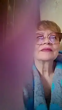 Snapshot of SophieBurns chatting on April 11, 11:14 am SophieBurns online show from April 11, 11:14 am