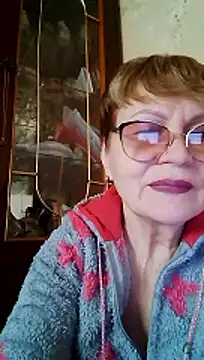 Snapshot of SophieBurns chatting on April 13, 8:31 am SophieBurns online show from April 13, 8:31 am