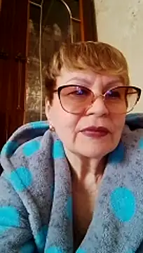 Snapshot of SophieBurns chatting on April 14, 8:42 am SophieBurns online show from April 14, 8:42 am