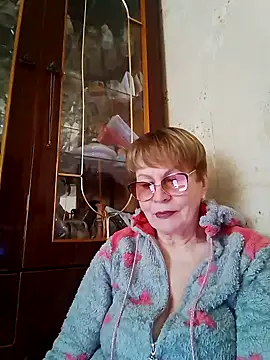 Snapshot of SophieBurns chatting on May 4, 11:39 am SophieBurns online show from May 4, 11:39 am