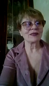 Snapshot of SophieBurns chatting on May 13, 11:51 am SophieBurns online show from May 13, 11:51 am