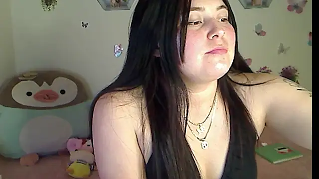 Snapshot of emily_kiss2226 chatting on February 21, 2:23 am emily kiss2226 online show from February 21, 2:23 am