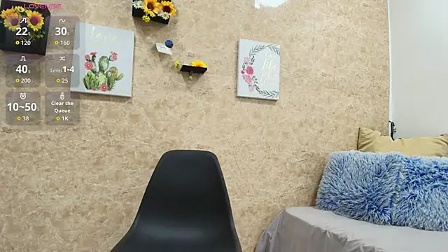 Sophie Tyler online show from May 4, 1:40 pm