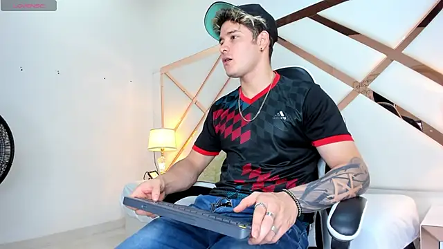 Snapshot of rayan_linxx chatting on March 7, 7:00 pm rayan linxx online show from March 7, 7:00 pm
