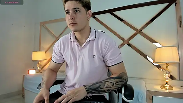 rayan linxx online show from March 21, 8:01 pm