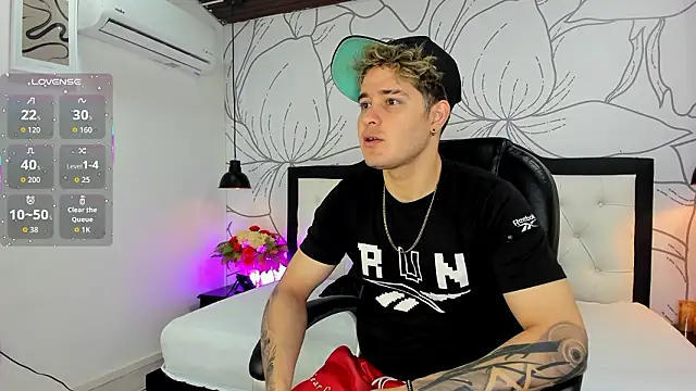 rayan linxx online show from March 28, 8:19 pm