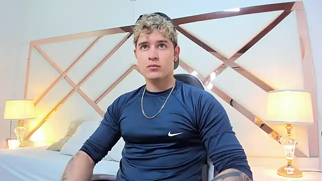 Snapshot of rayan_linxx chatting on April 8, 7:36 pm rayan linxx online show from April 8, 7:36 pm