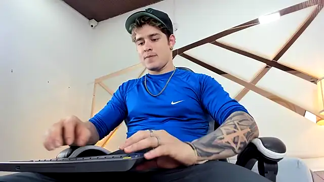 Snapshot of rayan_linxx chatting on April 23, 7:49 pm rayan linxx online show from April 23, 7:49 pm