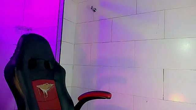 Kendall  fox  online show from February 6, 11:46 am