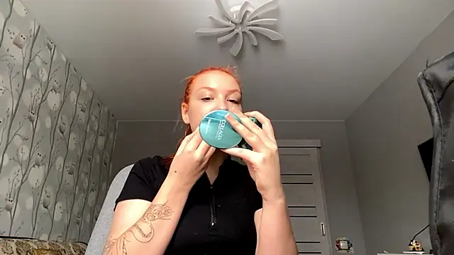 KrisCutia online show from February 9, 5:44 am