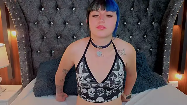 OliviaBonnie online show from February 8, 8:23 pm