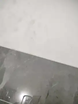 Snapshot of miahxx69 chatting on February 13, 9:44 pm miahxx69 online show from February 13, 9:44 pm