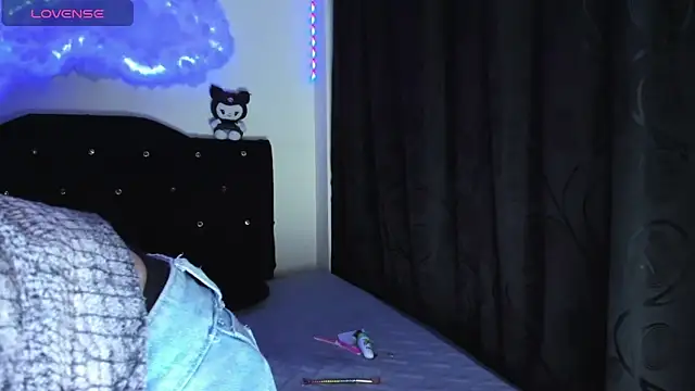 Snapshot of _darkcandy chatting on March 19, 12:36 am darkcandy online show from March 19, 12:36 am