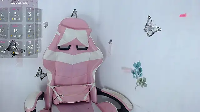 Snapshot of helen_kineett chatting on March 13, 10:16 pm helen kineett online show from March 13, 10:16 pm