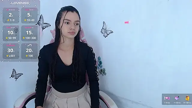 Snapshot of helen_kineett chatting on March 22, 5:05 pm helen kineett online show from March 22, 5:05 pm