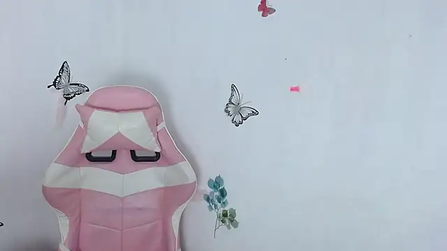 Snapshot of helen_kineett chatting on March 26, 10:37 pm helen kineett online show from March 26, 10:37 pm