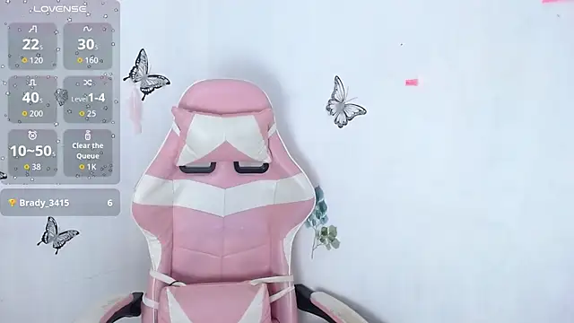 Snapshot of helen_kineett chatting on March 29, 5:46 pm helen kineett online show from March 29, 5:46 pm