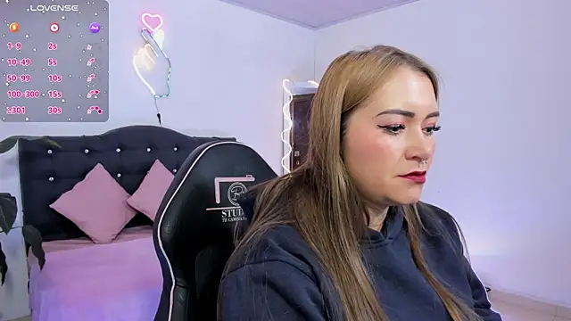 LUNAKITTY TAY online show from May 19, 11:49 am
